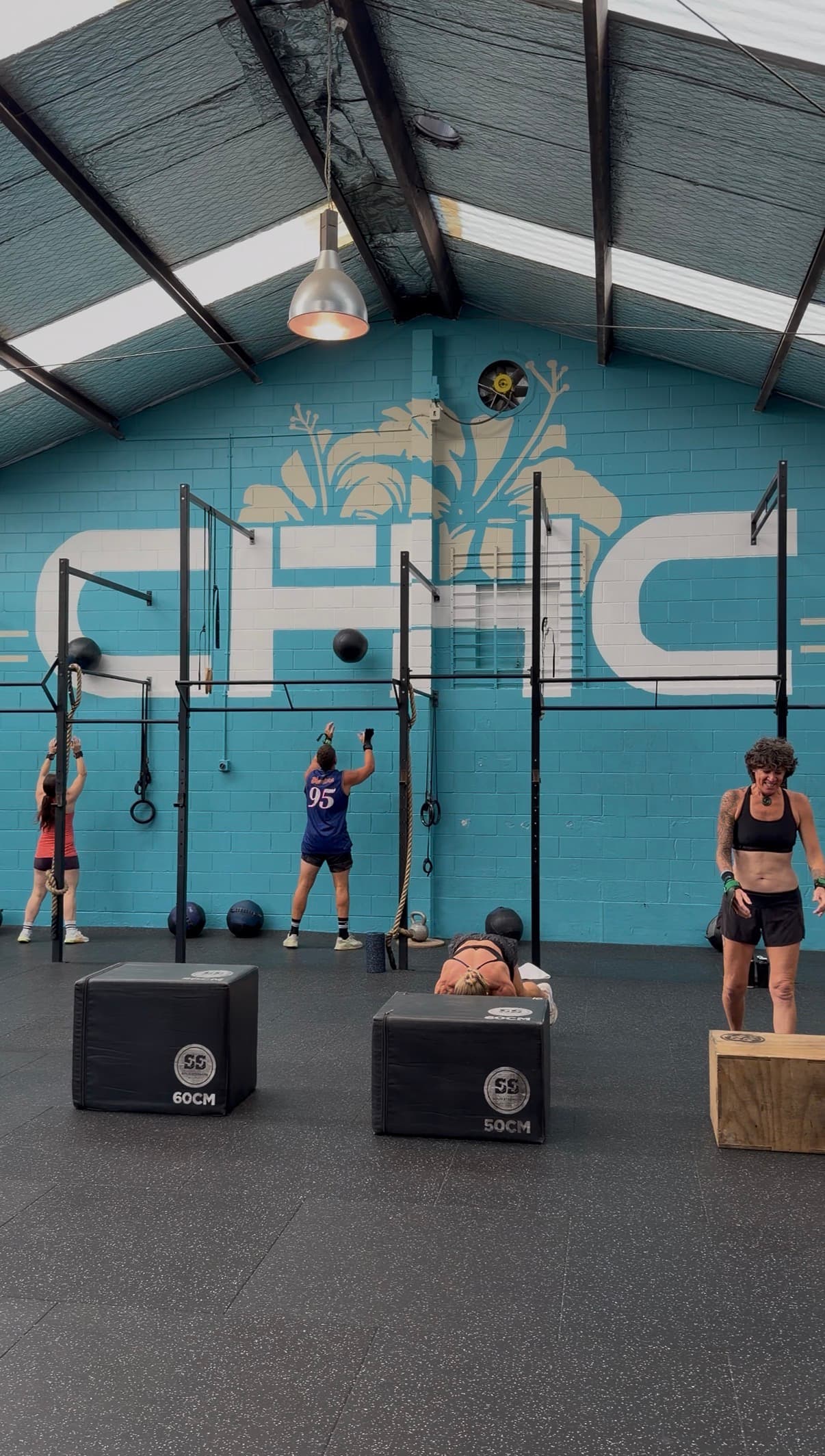 Members training at CrossFit Hibiscus Coast during a coached group session